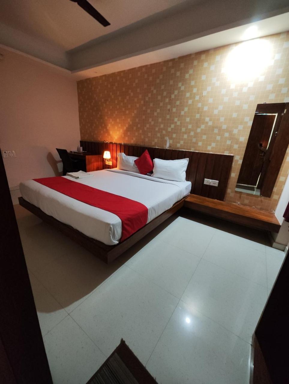 Hotel Rudraksha Inn دوغار المظهر الخارجي الصورة