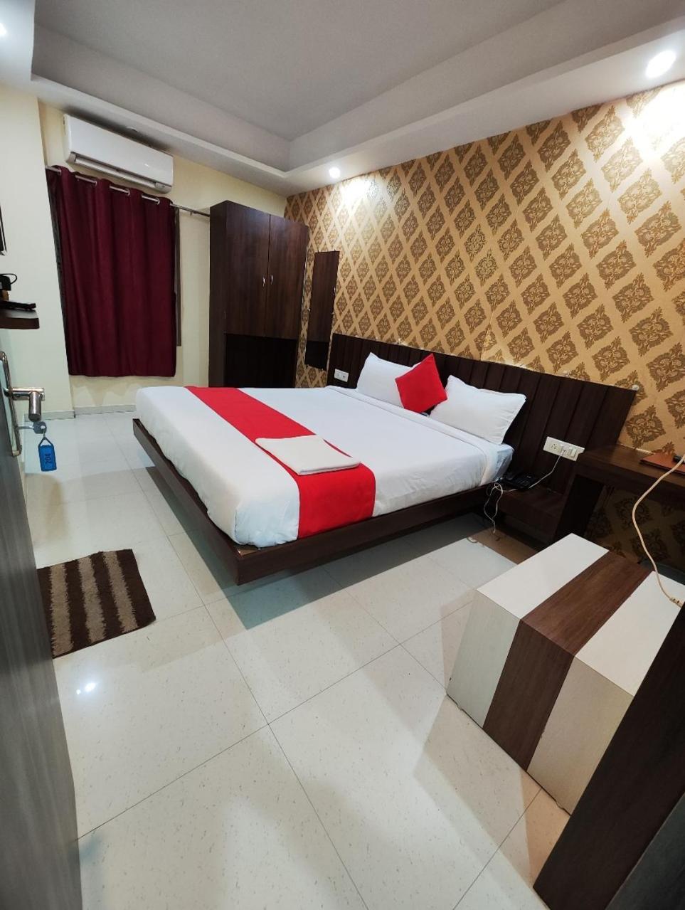Hotel Rudraksha Inn دوغار المظهر الخارجي الصورة