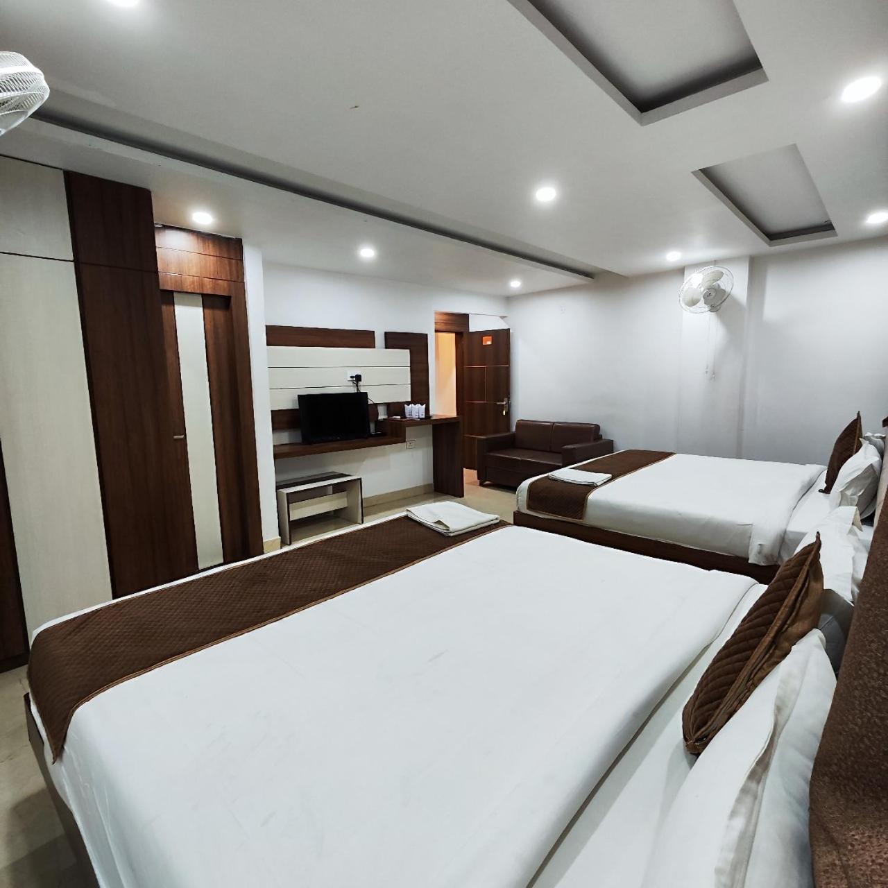 Hotel Rudraksha Inn دوغار المظهر الخارجي الصورة