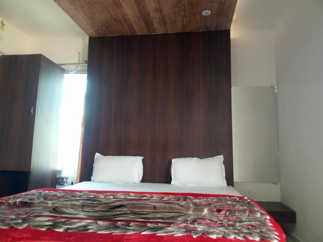 Hotel Rudraksha Inn دوغار المظهر الخارجي الصورة