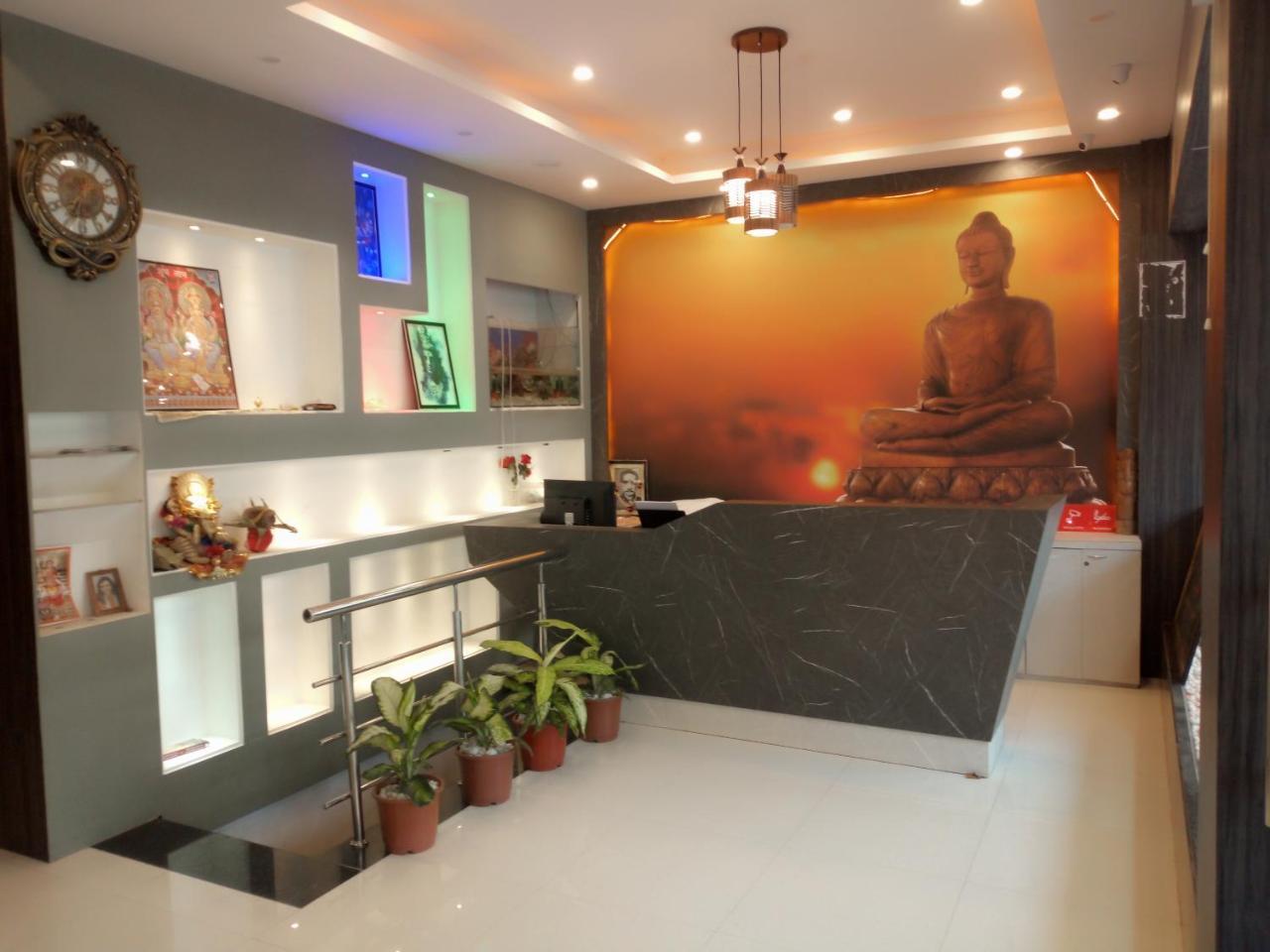 Hotel Rudraksha Inn دوغار المظهر الخارجي الصورة